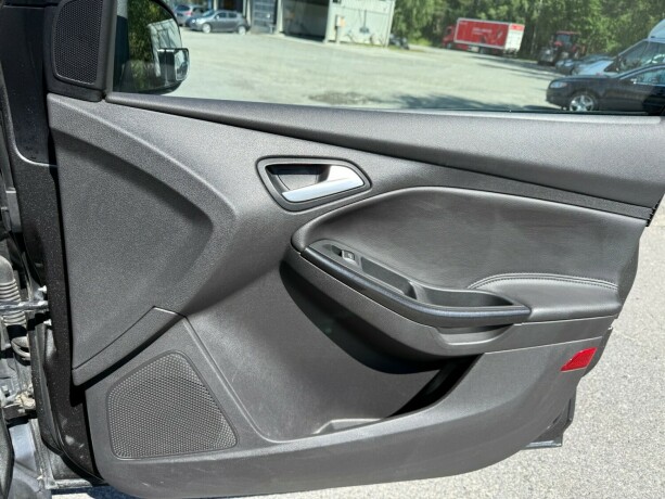 ford-focus-bensin-2017-big-14