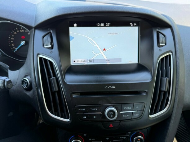 ford-focus-bensin-2017-big-12