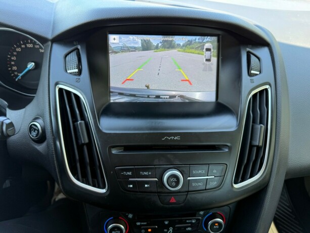 ford-focus-bensin-2017-big-11