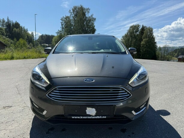 ford-focus-bensin-2017-big-7