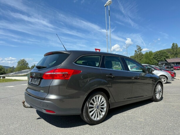 ford-focus-bensin-2017-big-4