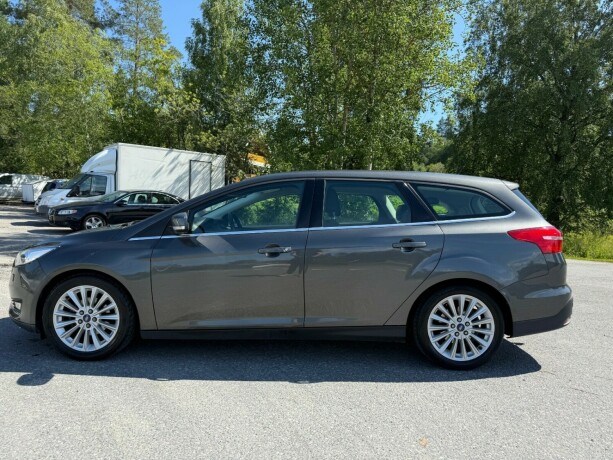 ford-focus-bensin-2017-big-1