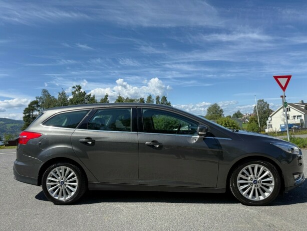 ford-focus-bensin-2017-big-5
