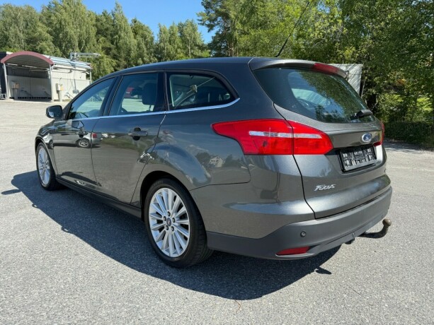 ford-focus-bensin-2017-big-2