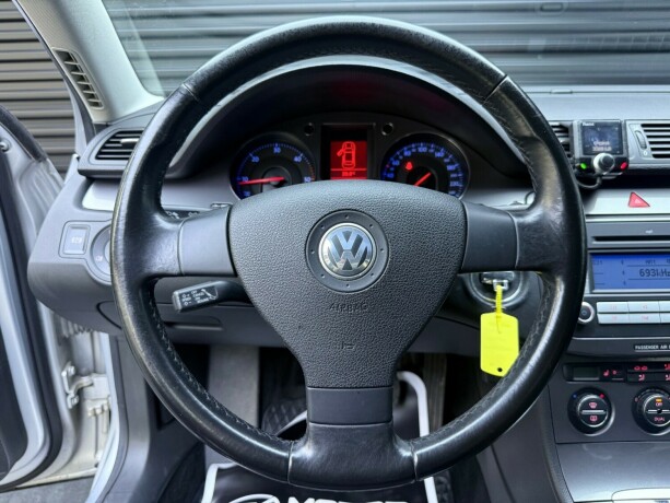 volkswagen-passat-diesel-2008-big-12