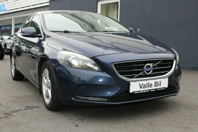 volvo-v40-diesel-2013-big-0