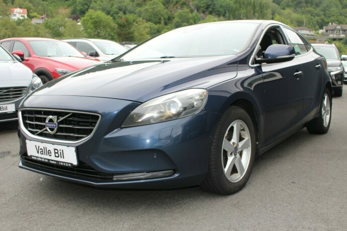 volvo-v40-diesel-2013-big-1