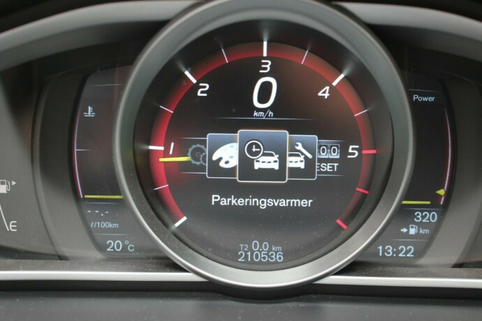 volvo-v40-diesel-2013-big-10