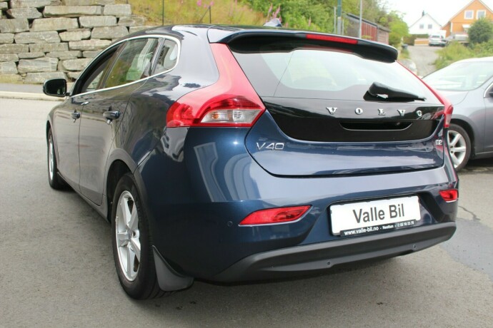 volvo-v40-diesel-2013-big-2