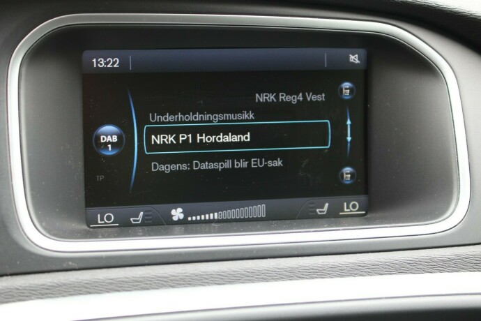 volvo-v40-diesel-2013-big-14