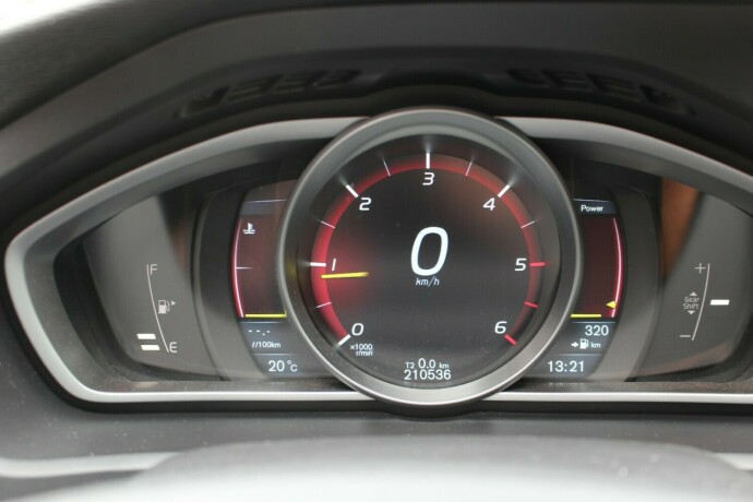 volvo-v40-diesel-2013-big-9