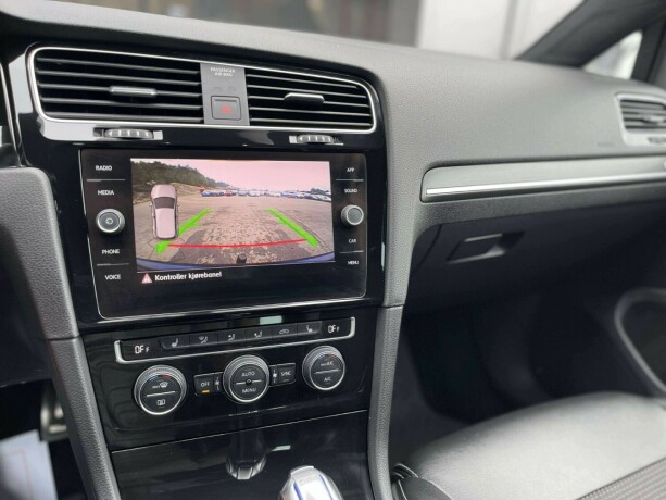 volkswagen-golf-elektrisitetbensin-2019-big-18