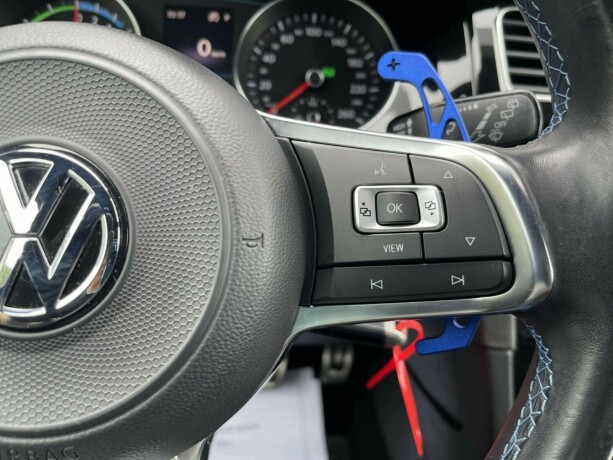volkswagen-golf-elektrisitetbensin-2019-big-16