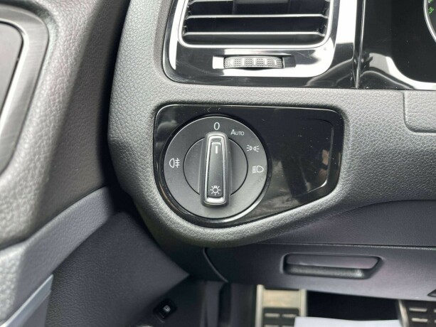 volkswagen-golf-elektrisitetbensin-2019-big-19