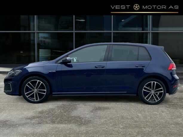 volkswagen-golf-elektrisitetbensin-2019-big-3