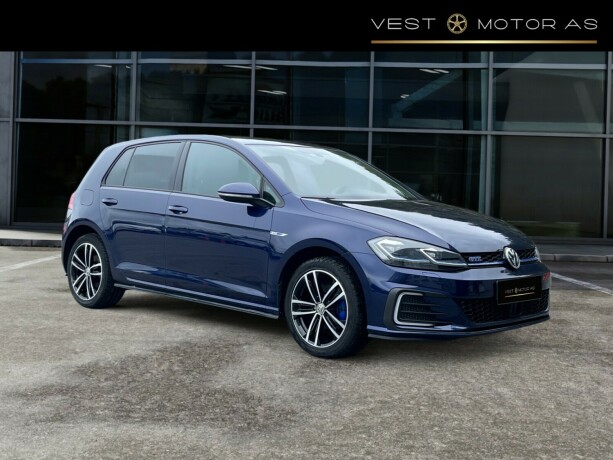 volkswagen-golf-elektrisitetbensin-2019-big-0