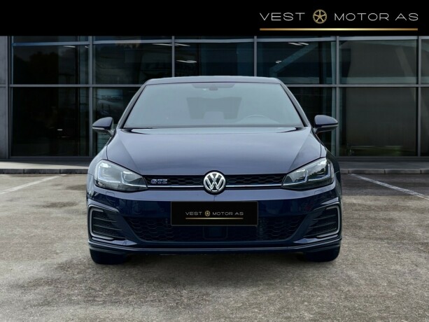 volkswagen-golf-elektrisitetbensin-2019-big-1