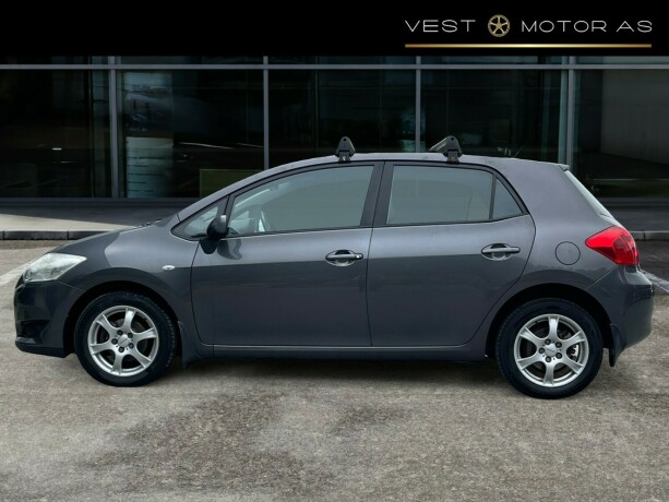 toyota-auris-diesel-2007-big-3