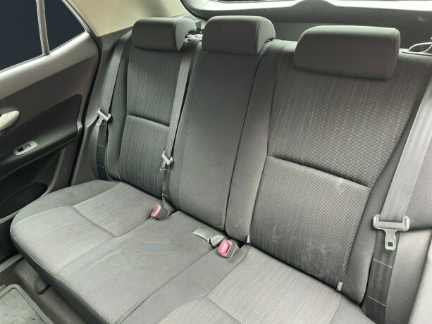 toyota-auris-diesel-2007-big-12