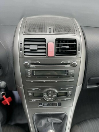 toyota-auris-diesel-2007-big-14