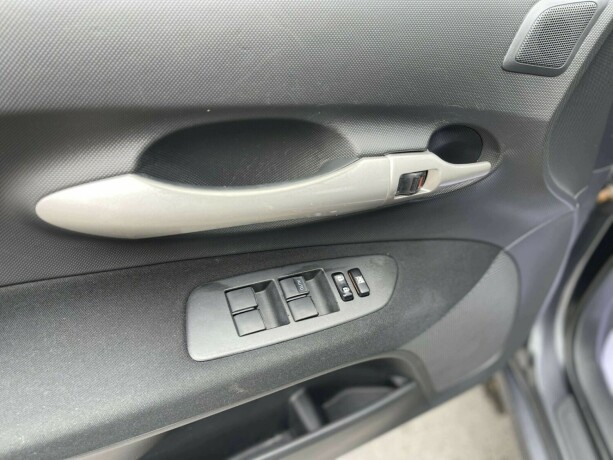 toyota-auris-diesel-2007-big-17