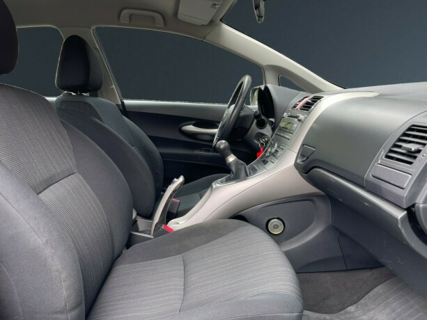 toyota-auris-diesel-2007-big-11