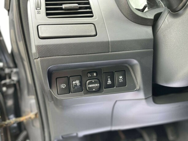 toyota-auris-diesel-2007-big-15