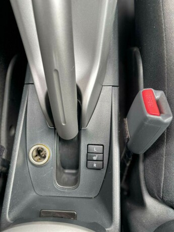 toyota-auris-diesel-2007-big-18