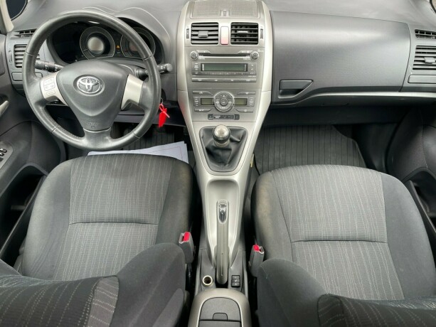 toyota-auris-diesel-2007-big-10