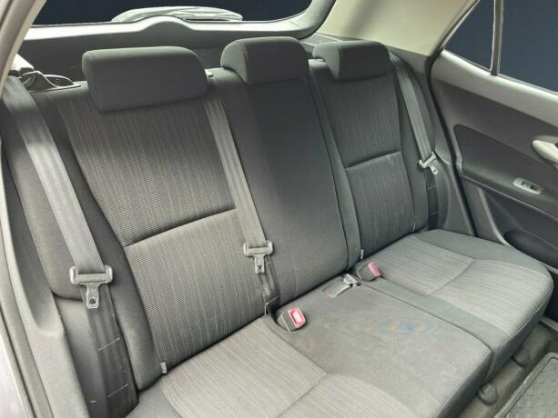 toyota-auris-diesel-2007-big-13