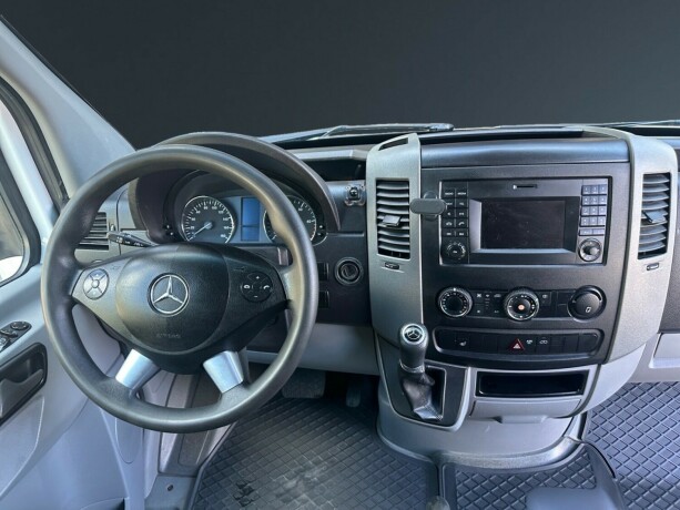 mercedes-benz-sprinter-diesel-2017-big-9