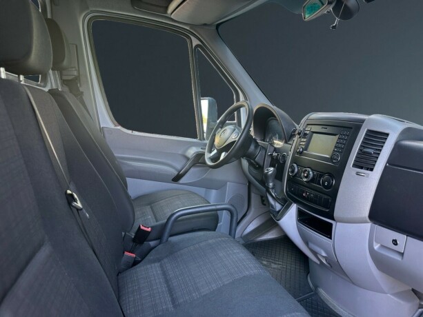mercedes-benz-sprinter-diesel-2017-big-10