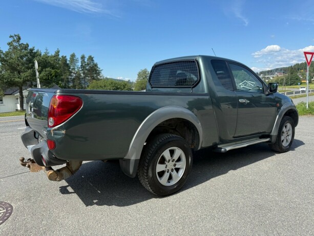 mitsubishi-l200-diesel-2010-big-6
