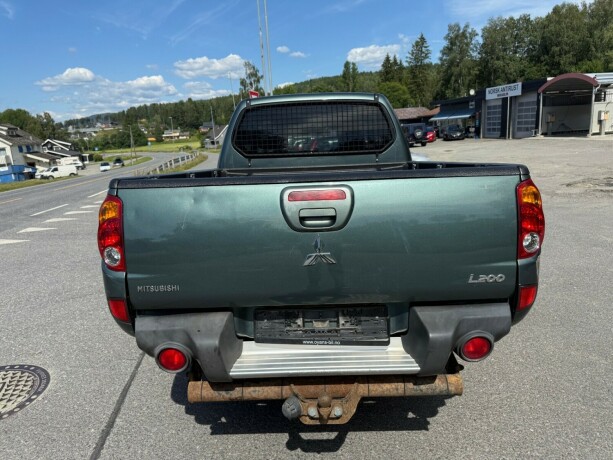 mitsubishi-l200-diesel-2010-big-4