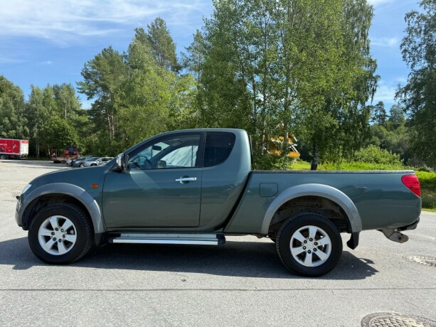 mitsubishi-l200-diesel-2010-big-1