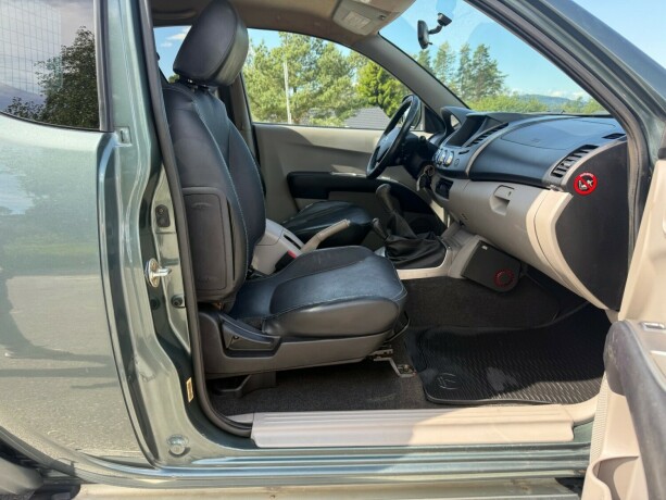 mitsubishi-l200-diesel-2010-big-12