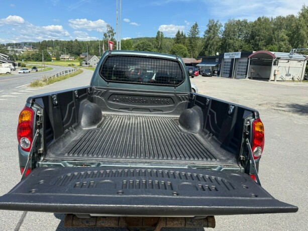 mitsubishi-l200-diesel-2010-big-3