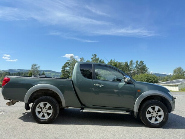 mitsubishi-l200-diesel-2010-big-7