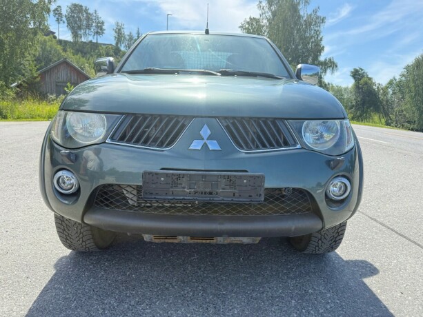 mitsubishi-l200-diesel-2010-big-9