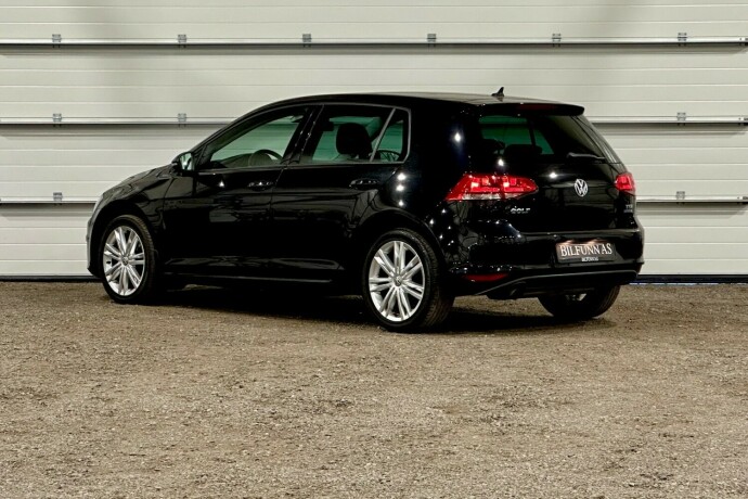 volkswagen-golf-bensin-2014-big-3