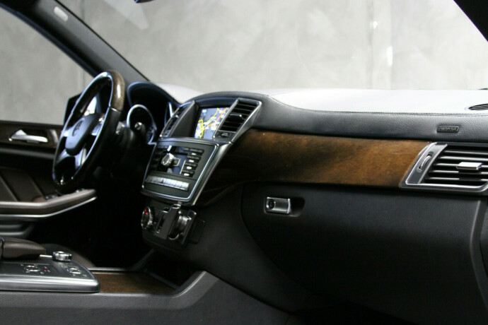 mercedes-benz-gl-diesel-2013-big-11