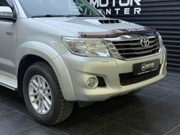 toyota-hilux-diesel-2012-big-2