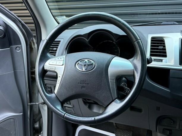 toyota-hilux-diesel-2012-big-18
