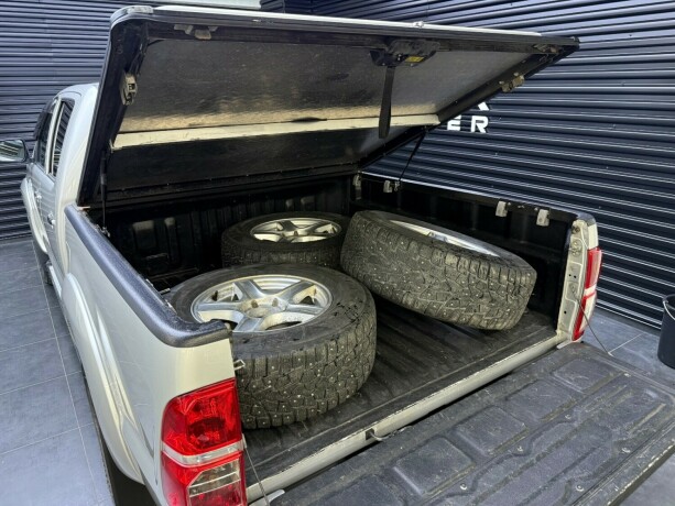 toyota-hilux-diesel-2012-big-9