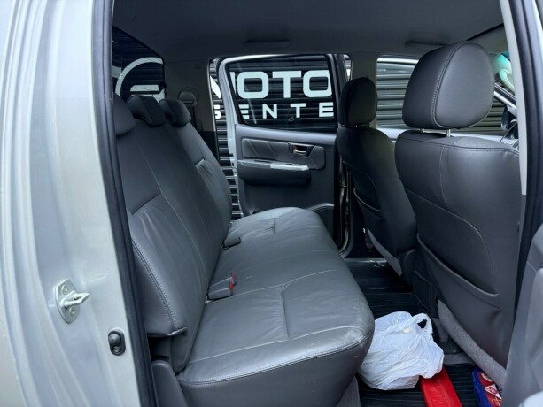 toyota-hilux-diesel-2012-big-31