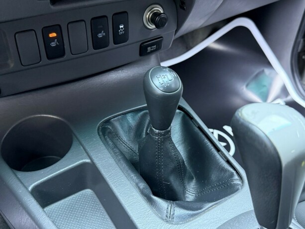 toyota-hilux-diesel-2012-big-26