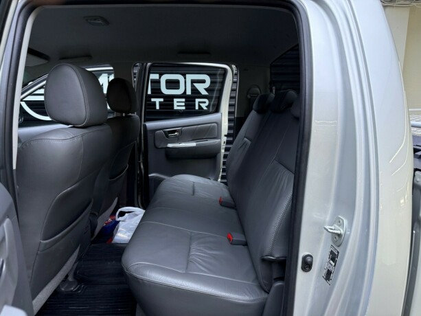 toyota-hilux-diesel-2012-big-30