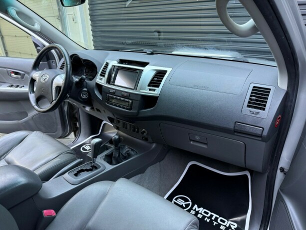 toyota-hilux-diesel-2012-big-17