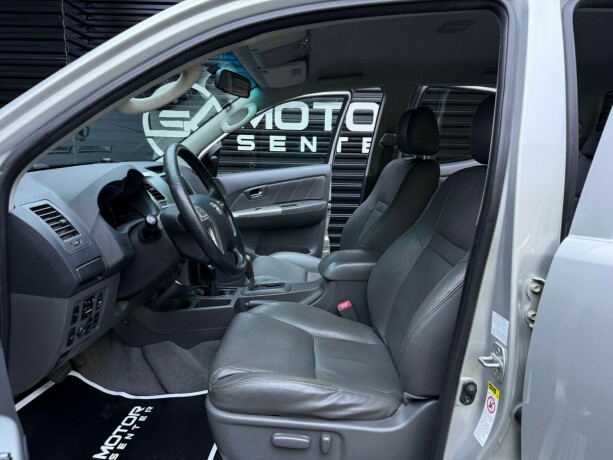 toyota-hilux-diesel-2012-big-28