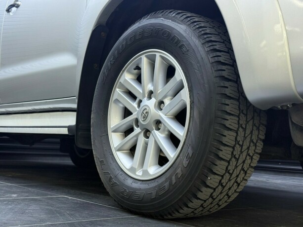 toyota-hilux-diesel-2012-big-12